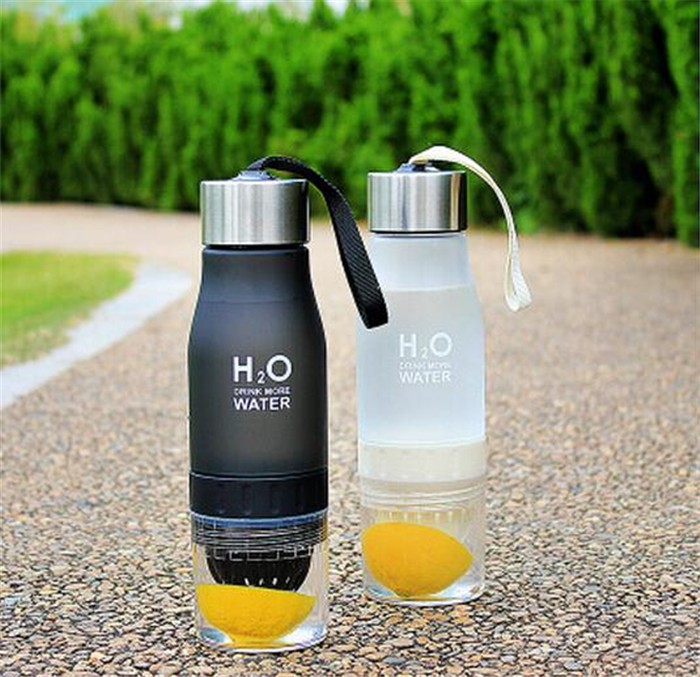 650ml H2O Lemon Juice Water Bottle Fruit Infuser Drinkware Sport Shaker Cute Water Drinking Bottles BPA Free Tomato Waterbottle