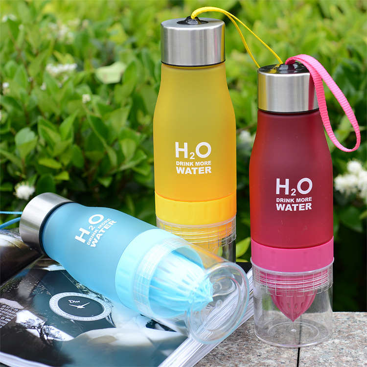 650ml H2O Lemon Juice Water Bottle Fruit Infuser Drinkware Sport Shaker Cute Water Drinking Bottles BPA Free Tomato Waterbottle