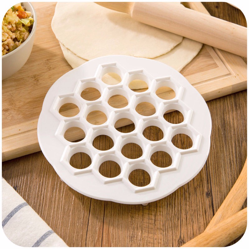 2019 New Creative Kitchen Pastry Tools 21x 2cm Dumpling Mold DIY Ravioli Dumpling Maker Kitchen Dough Press Machine 19 Holes