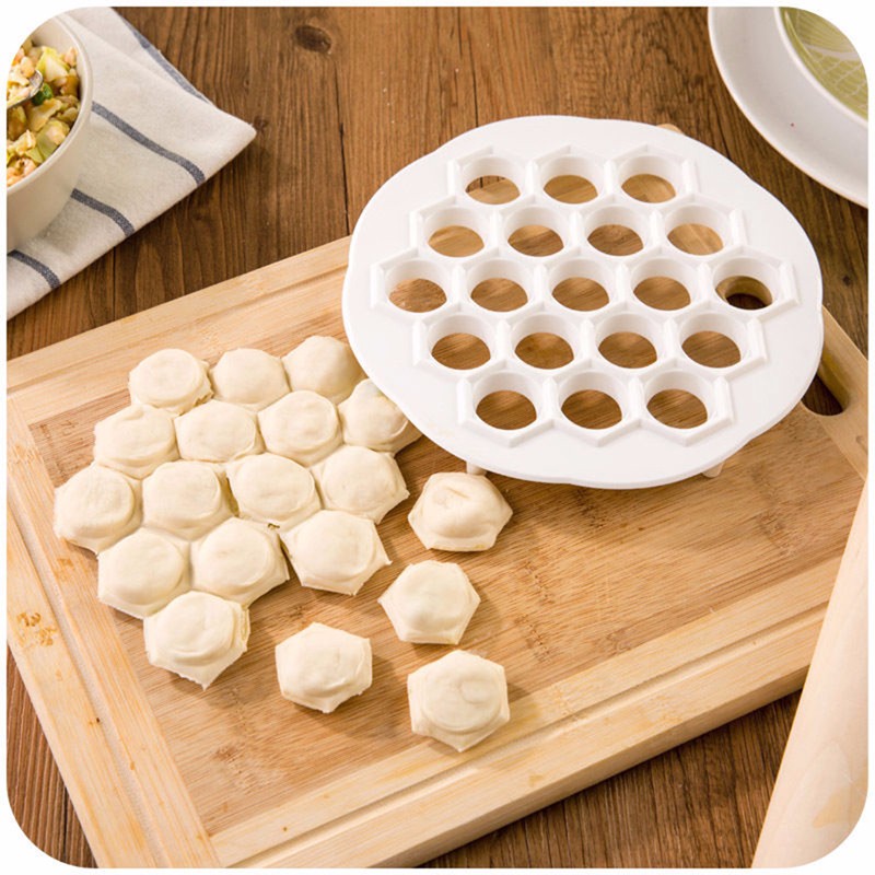 2019 New Creative Kitchen Pastry Tools 21x 2cm Dumpling Mold DIY Ravioli Dumpling Maker Kitchen Dough Press Machine 19 Holes